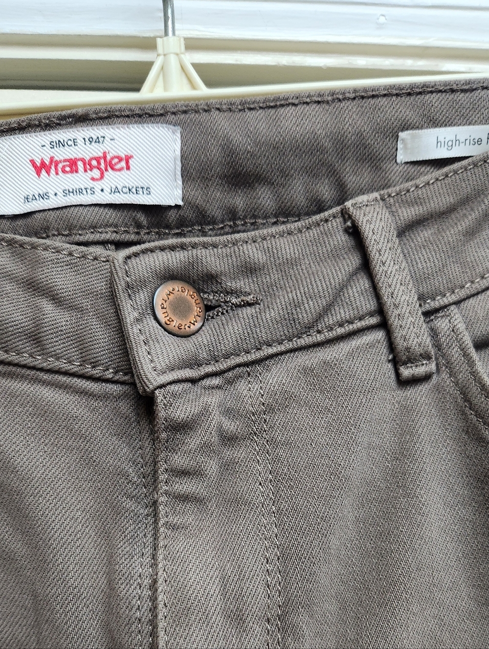 Wrangler Brown/Taupe Hogh-waisted Fierce Flared Jeans. Size 30 X 32 - Picture 3 of 4